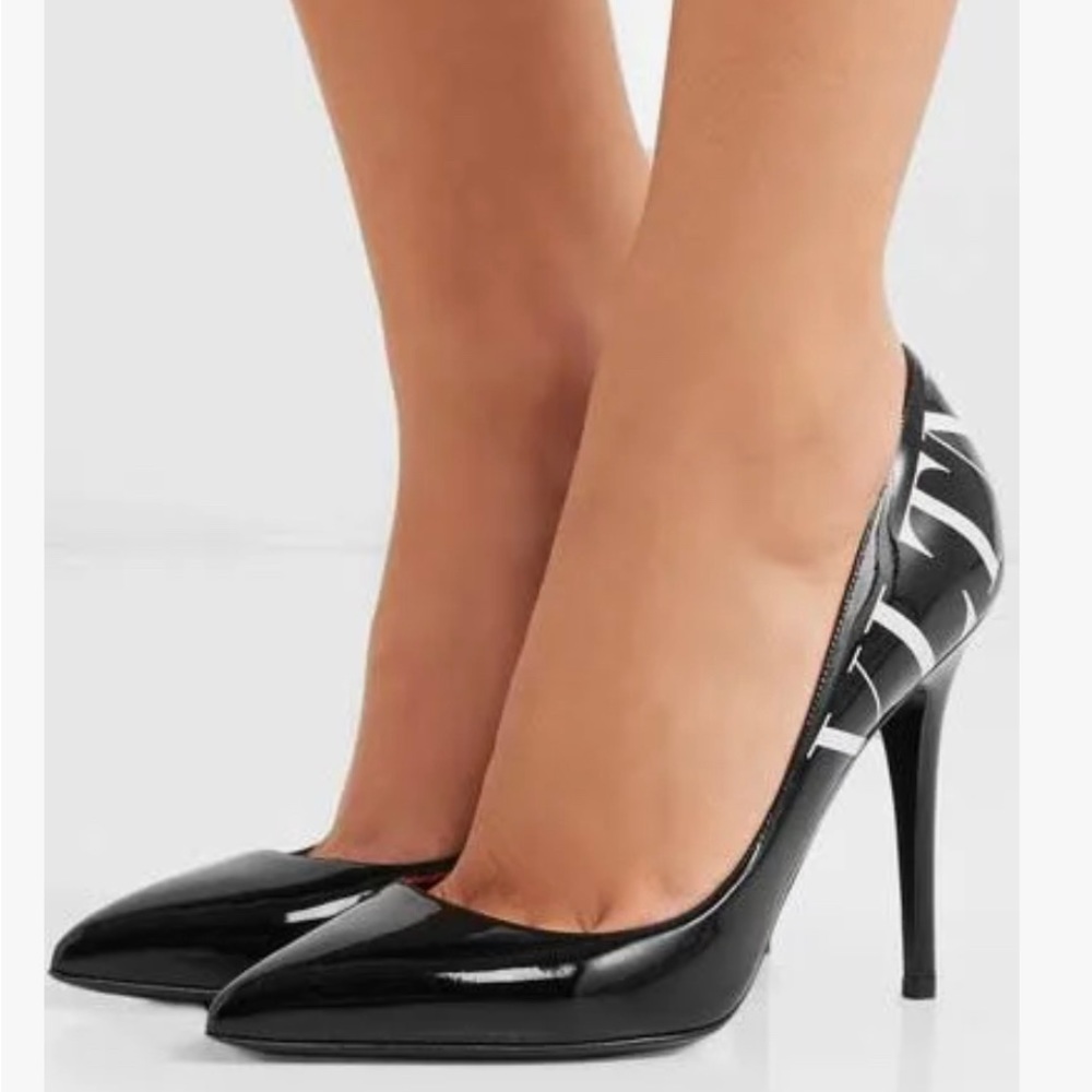 VALENTINO GARAVANI VLNT PATENT LEATHER PUMP 70MM